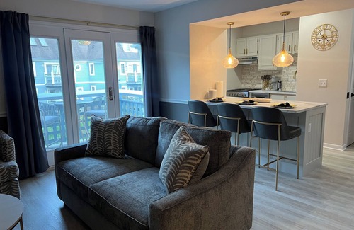 Montville Condo | Newly Renovated Loft Villa at Norwich Spa, minutes to Mohegan Sun