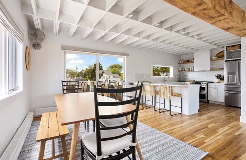 East Quogue House | NEWLY RENOVATED LUXURY BEACH HOUSE ON THE WATER WITH HUGE DECKn