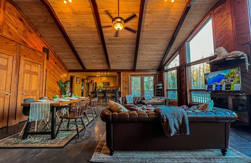 Luray Ski Chalet | Newly Renovated Luxury Chalet w/6P Hot Tub, Game Room, and Fireplace