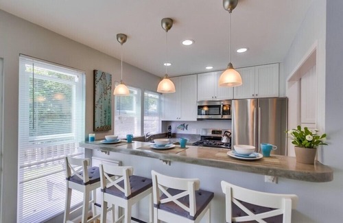 Mission Beach Apartment | Newly Renovated Luxury Studio with Hot Tub, Steps From Ocean & Bay!