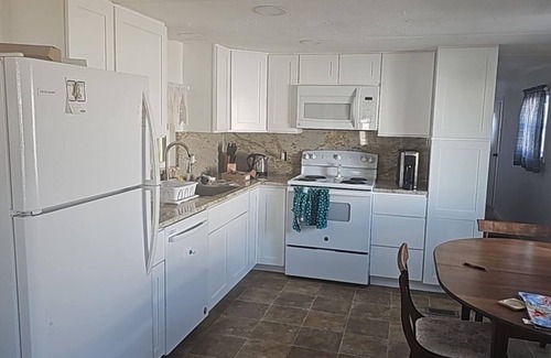 Largo House | Newly Renovated Mobile home for rent in a 55+ park 2 bdrm/ 1 bath, min 3 month
