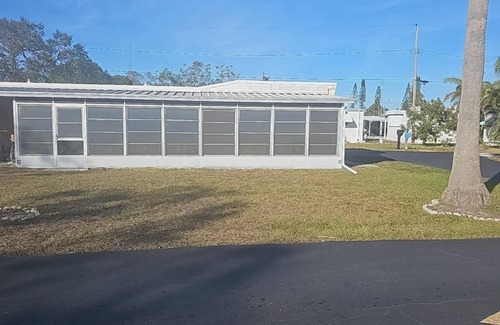 Largo House | Newly Renovated Mobile home for rent in a 55+ park 2 bdrm/ 1 bath, min 3 month