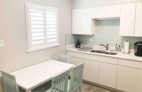 Solana Apartment | Newly Renovated - Modern Apartment - 1 of 4