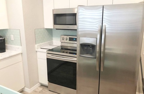 Solana Apartment | Newly Renovated - Modern Apartment - 1 of 4