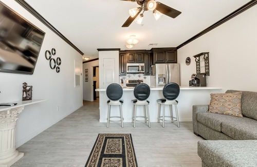 Galveston Condo | Newly renovated modern Gulf-front condo w/ ocean view and shared pools/hot tub