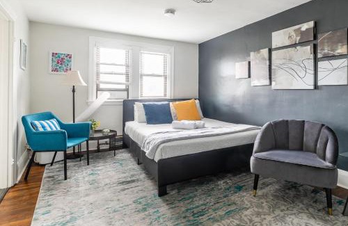 Hamilton Apartment | Newly Renovated Modern Studio on James St South