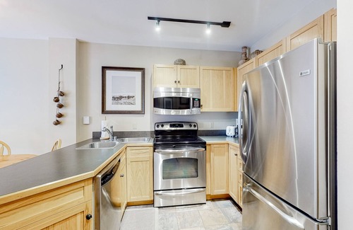 River Run Condo | Newly renovated mountain escape with pool, hot tub, WiFi & easy slope access