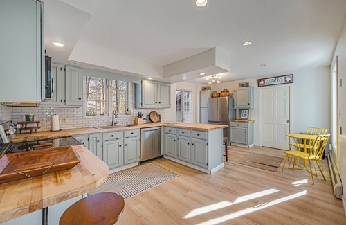 Hidden Valley House | Newly Renovated mountain top Ski House - Short Walk to Slopes