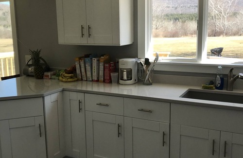 Dorset House | Newly renovated mountain view close to skiing and horse show