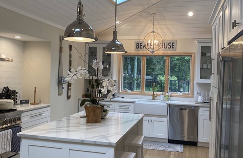 North Sea House | Newly Renovated Oasis + HotTub! Southampton/Sag steps to Beach/Tennis/Pickleball