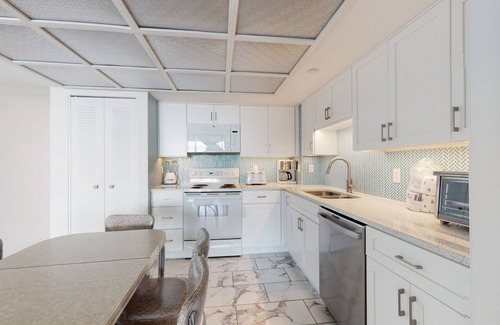 North Ocean City Condo | Newly Renovated, Oceanfront Century I Condo w/Ocean View, WiFi, W/D, Shared Pool