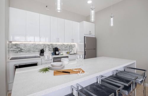 Waikiki Condo | Newly Renovated Ocean & Diamond Head Views Condo with Parking
