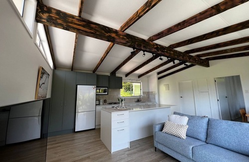 Shelly Park Cottage | Newly renovated one bedroom house near beaches, shopping and great schools