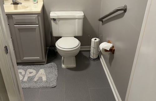 Tarrant House | newly renovated one bedroom studio.