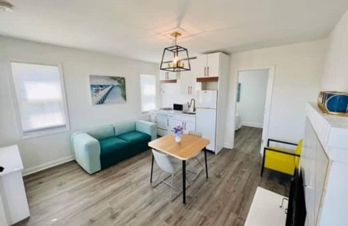 Alden Manor Apartment | Newly-Renovated One-Bedroom on the Beach