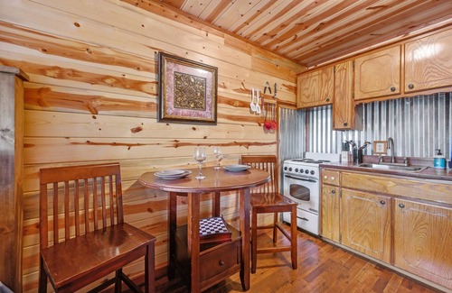 Hochatown Cabin | Newly Renovated - Osage 1 Bedroom with Hot Tub near the Lake!
