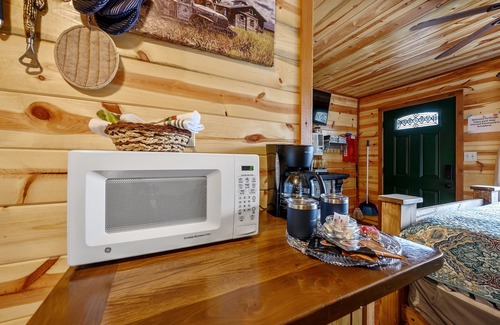 Hochatown Cabin | Newly Renovated - Osage 1 Bedroom with Hot Tub near the Lake!
