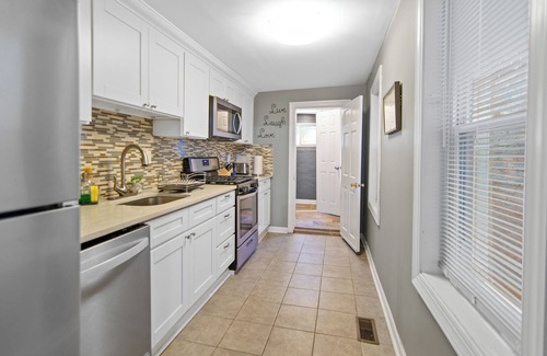Upper Fells Point House | Newly Renovated Pet Friendly Row Home in Fells Point - Patterson Park