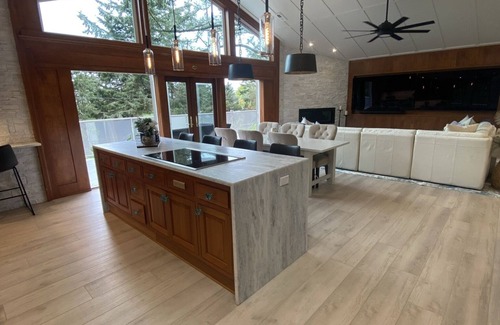 Cannon Beach House | Newly Renovated! Private hot-tub with easy beach access, 5 min walk to town!