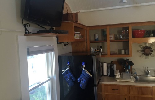 Block Island Cottage | Newly Renovated, Private Oasis!- AC for summer months!
