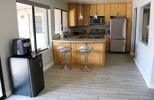 The Lakes House | Newly Renovated Quaint Tempe Home with Pool