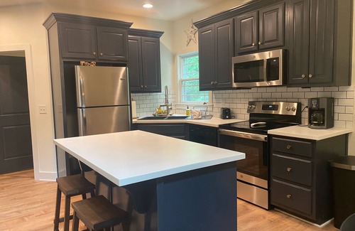 Ellijay House | Newly Renovated Quiet Cottage close to Downtown