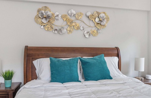 Kent House | Newly Renovated/Secluded - 6 bedrooms, 3 baths, 2 kitchens, 2 decks & patio area