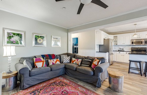 Snowshoe Condo | Newly Renovated Snowshoe Summit Condo 101A 3BR/2BA Near Ski Village W/Parking!