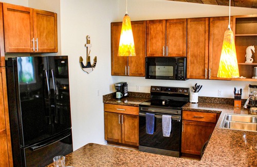 Huron House | Newly Renovated! Spacious house in Old Homestead