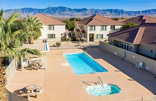Mesquite Condo | Newly Renovated Sparkling Springs by J and Amy BL990802