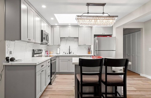 West End House | Newly Renovated Standing Desk and King Bed