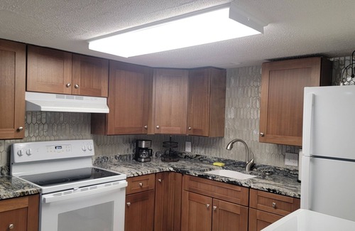 Dandridge Apartment | Newly Renovated Studio
