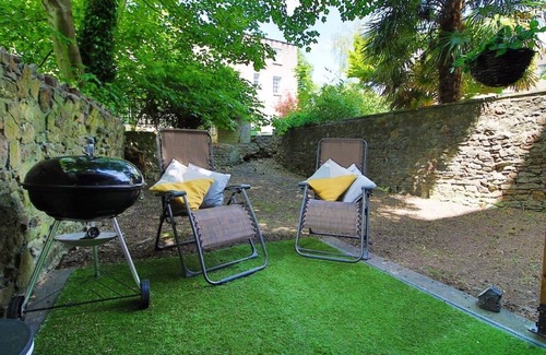Clifton Apartment | Newly Renovated Stylish Flat in Clifton