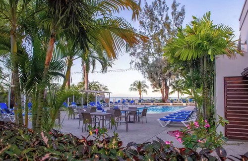 Sunset Crest Apartment | Newly Renovated Sunset Palms #64 Beach pool access