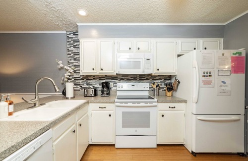 West San Antonio House | Newly Renovated Townhouse in a Great Location.