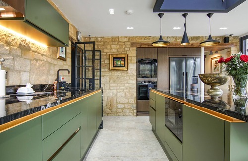 Willersey House | Newly renovated traditional Cotswold house with hot tub and sauna