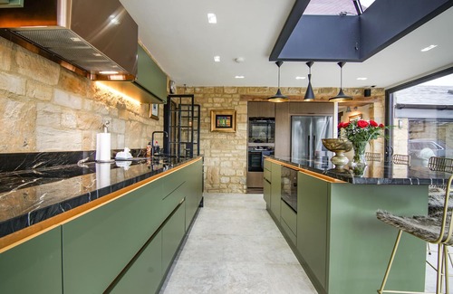 Willersey House | Newly renovated traditional Cotswold house with hot tub and sauna