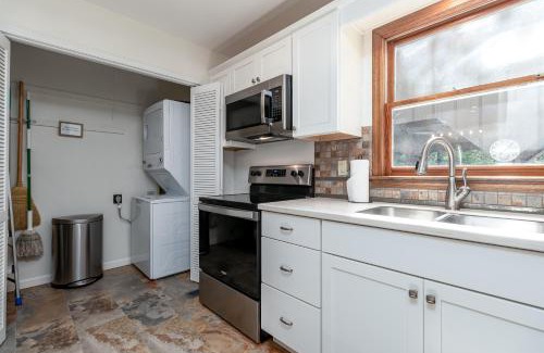 Highlands House | Newly renovated, *Two Cubs Cottage*