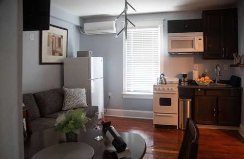 Woodridge House | Newly renovated two bedrooms entire Apartment