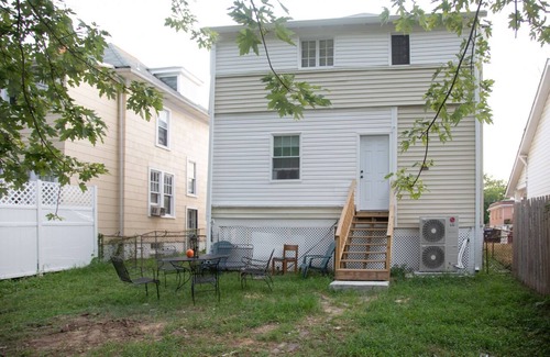 Woodridge House | Newly renovated two bedrooms entire Apartment