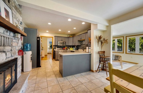 North Bay House | Newly renovated with over 250 feet of Shoreline!