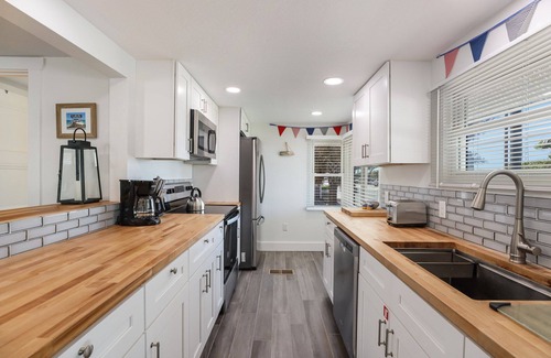 Bradenton Beach House | Newly Renovated Cottage Across the Street from Beach, with Private Pool!