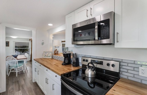 Bradenton Beach House | Newly Renovated Cottage Across the Street from Beach, with Private Pool!