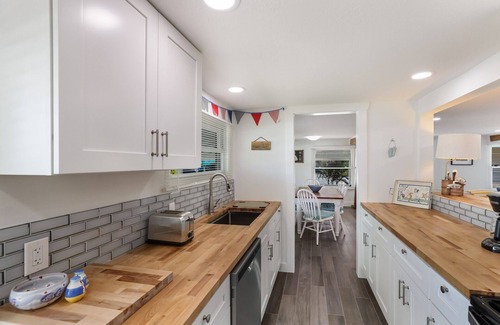Bradenton Beach House | Newly Renovated Cottage Across the Street from Beach, with Private Pool!
