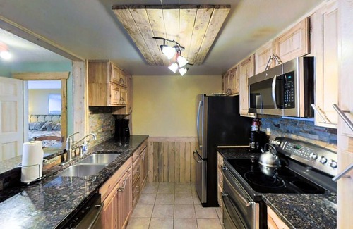 Copper Mountain Village Apartment | Newly-Renovated Condo with Shared Hot Tub and Pool - Walking Distance to Slopes
