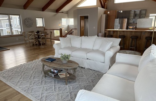 Harbor Springs House | Newly Renovated Sleeps 13 Large Private Lake Michigan Beach- new dates available