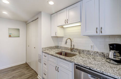 Hilton Head Island Condo | Newly renovated villa near the beach with pool & tennis - walk to Coligny Plaza
