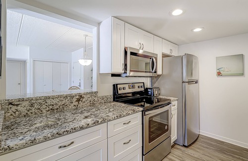 Hilton Head Island Condo | Newly renovated villa near the beach with pool & tennis - walk to Coligny Plaza