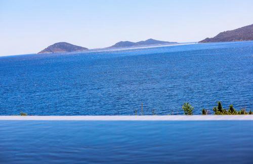 Kalkan Villa | Newly renovated villa by the beach