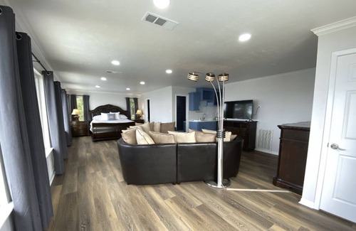 West Livingston House | Newly Renovated w/Beautiful Private Pool